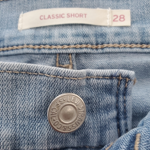 Levi's Classic Embroidered Shorts Women's Size 28 EUC - Picture 3 of 7